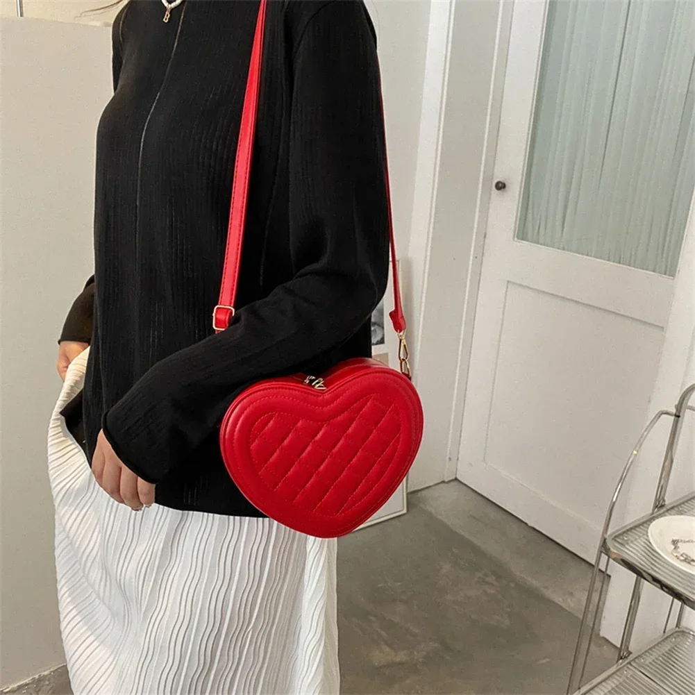 

Fashion Love Heart Shaped Shoulder Crossbody Bag Women Rhombic Pattern Leather Chain Totes Designer Handbags Sling Purse