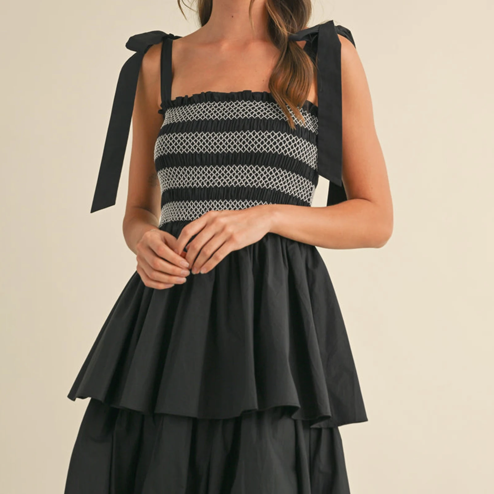 Abito da donna con spalline e cravatta, senza maniche, con busto smock, abito con volant a strati, per vacanze al mare, feste estive, abbigliamento quotidiano, streetwear