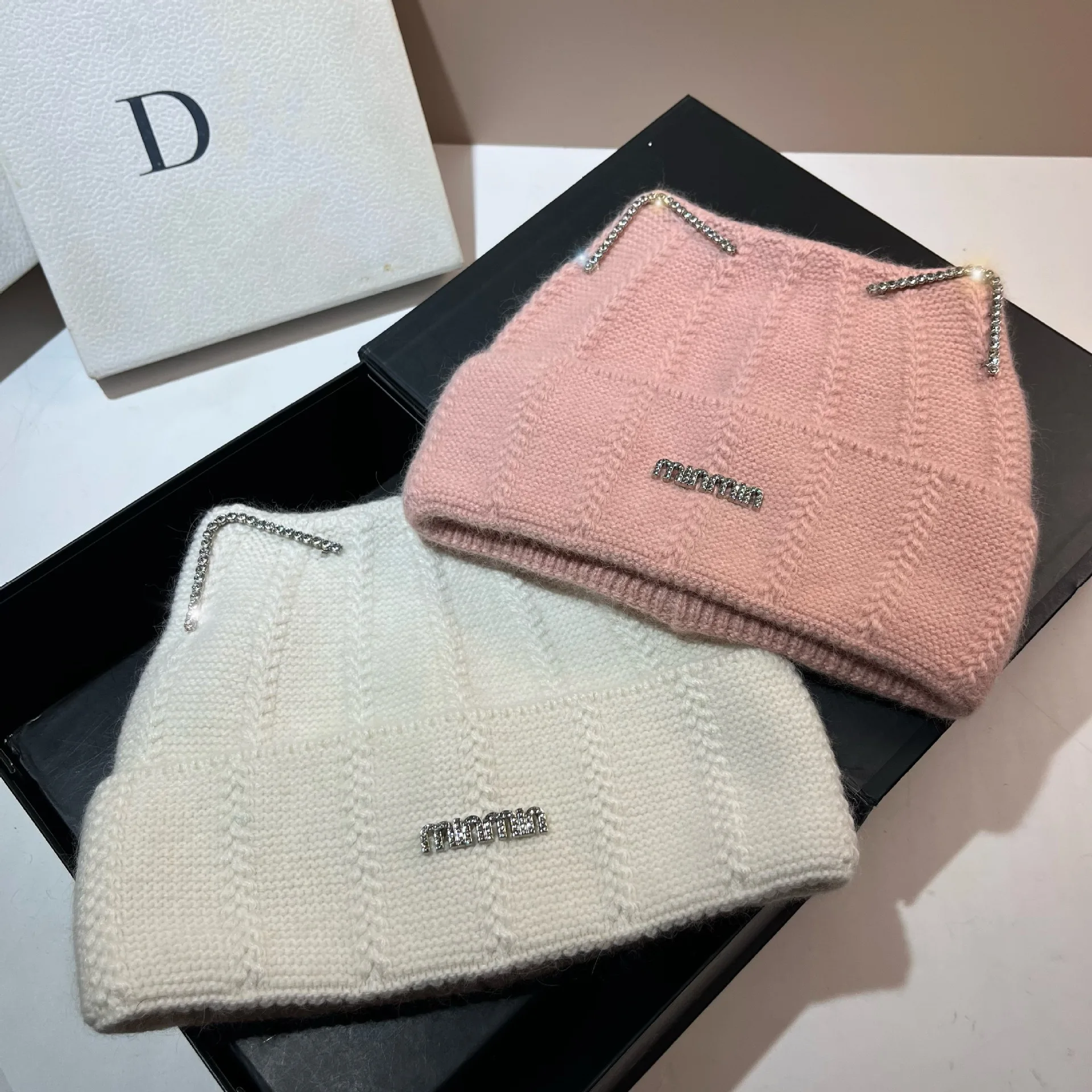 Tania czapka z króliczymi uszami - styl koreański, miękki pompon z króliczego futra, ciepła zimowa czapka dla kobiet