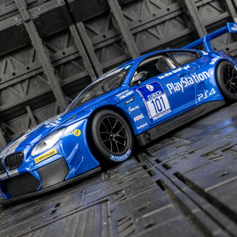 

CCA 1:24 BMW M6 GT3 racing alloy car model ornaments doors and hoods can open children's toy car gifts and good quality.