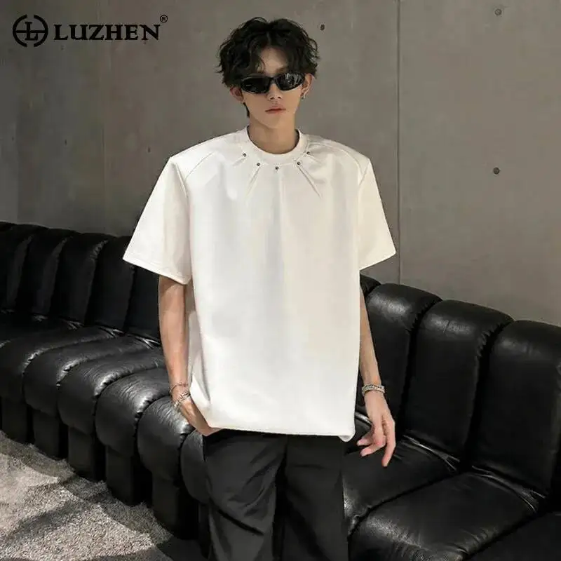 LUZHEN 2026 Summer Pleated Round Neck Rivet Metal Decorate Short Sleeve T-shirts Men's Stylish Solid Color Handsome Tops JY7441