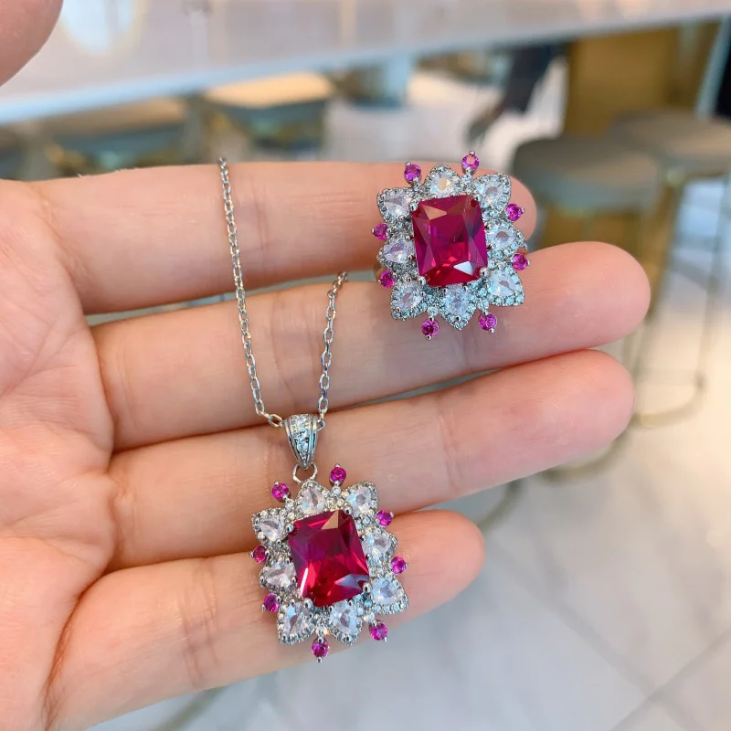 

Square Diamond-Encrusted Red Corundum Ring Emerald Necklace Ring Jewelry Set