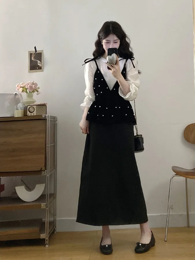 

Fashionable plus Size Velvet Polka Dot Set with Bell Sleeve Tops And High Waist Skirt Slimming Effect Casual Korean Style