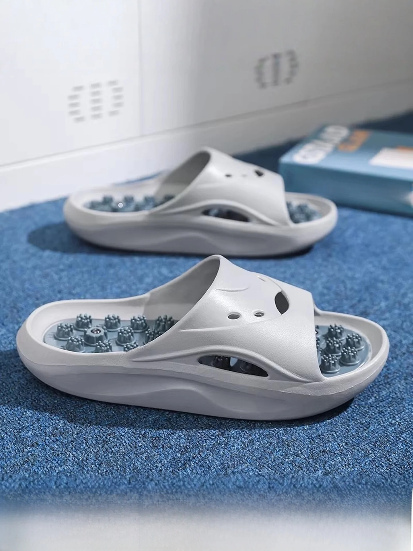 

Men's Foot Massage Slippers Magnetic Anti-Slip Bathroom Wearable Outdoor Slippers Comfortable EVA Flat Heel Summer Sandals