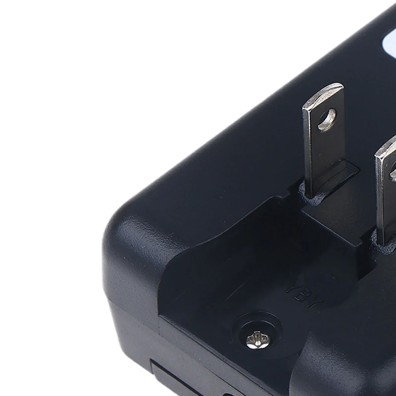 شاحن بطارية متنقل عالمي - شاحن هاتف محمول ليثيوم أيون بمنفذ USB مع قابس الاتحاد الأوروبي/الولايات المتحدة