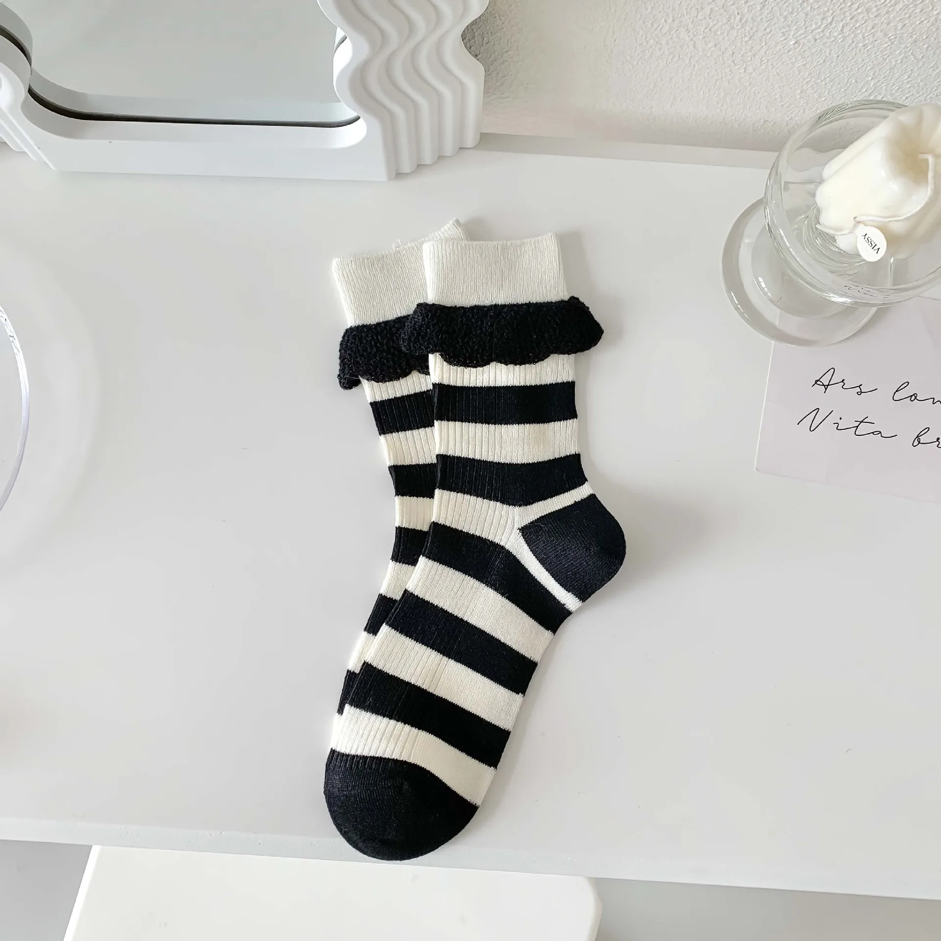 Chaussettes mi-tube en coton Dhabi fin pour femme, belle dentelle japonaise, style collège, doux, noir et blanc, printemps et automne