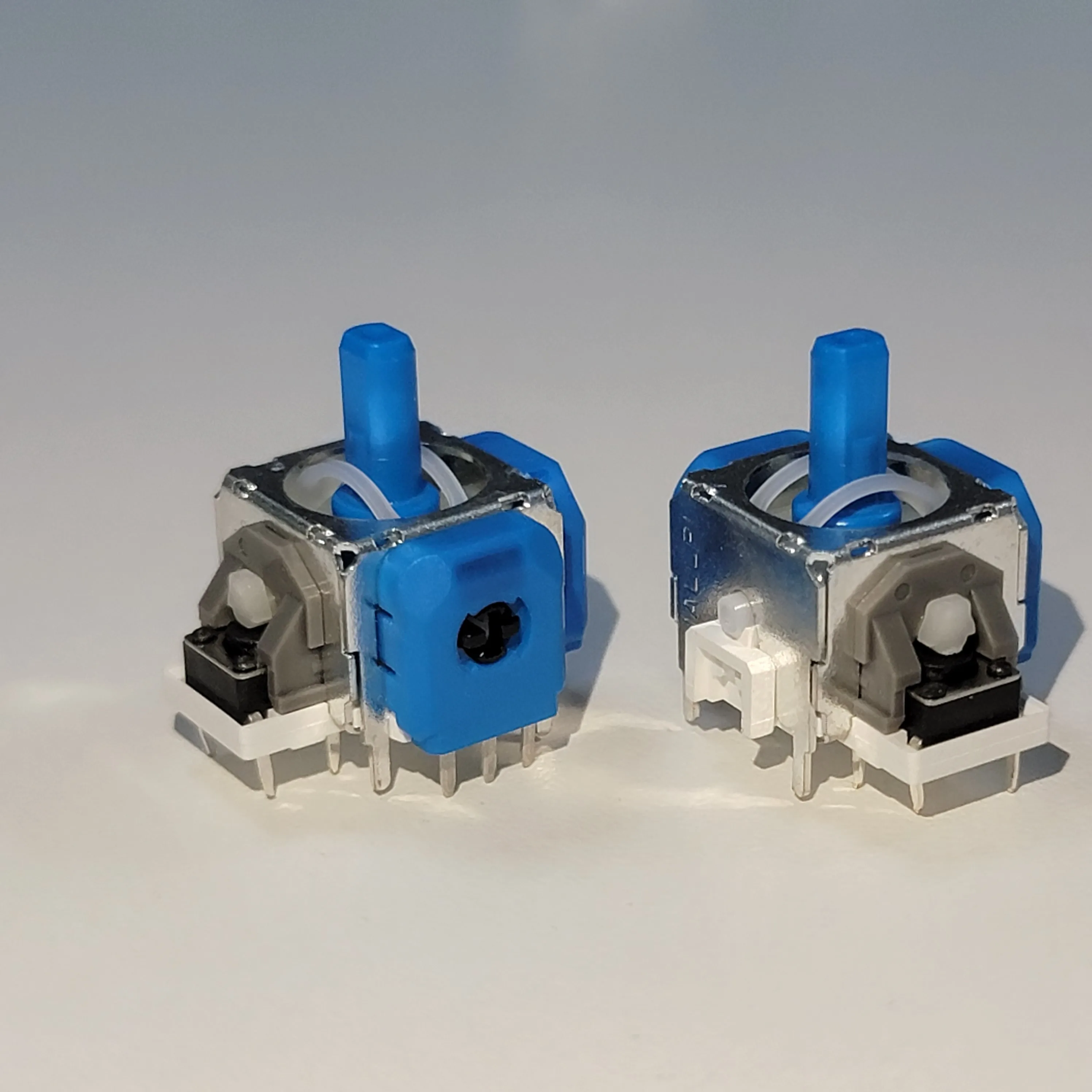 Fotografia 5: 2/4/10pcs AKNES HALLPI TMR Joystick para PS5 DualSense Anti-Drift TMR Joystick Eletromagnético 3D Analógico Durável ThumbStick
