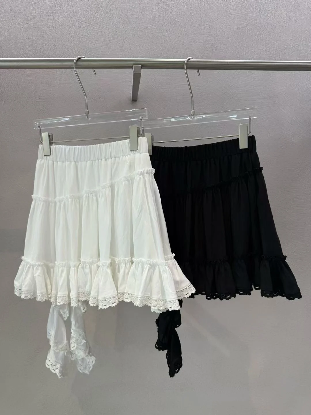 

Sweet Lace Trim White Asymmetrical Hem Short Skirt Women's High Waist Cool Personality Match Half Body Skirt A-Line Skirt