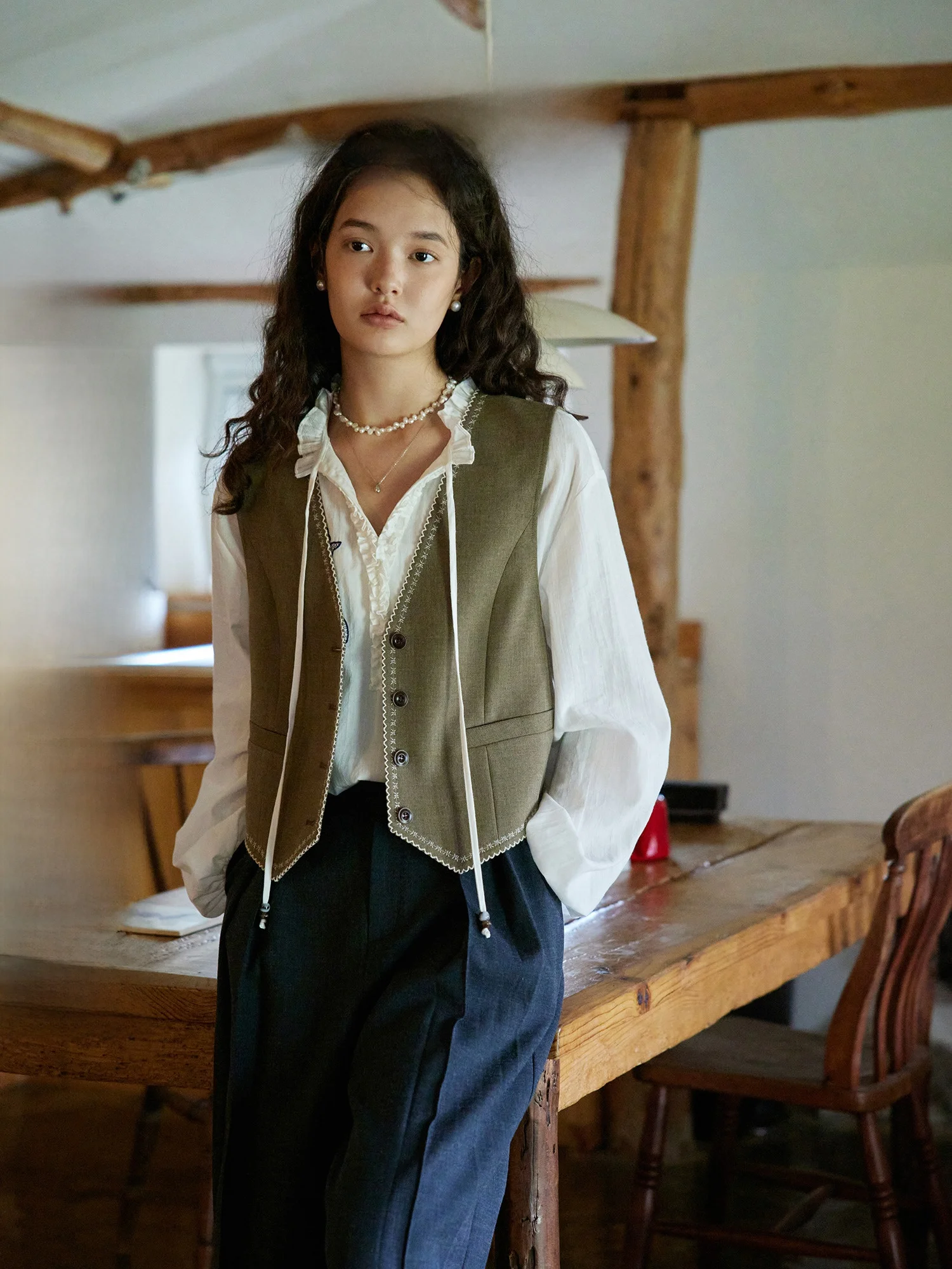 

Женский жилет ORWhite Top Svel V-Ne Медово-коричневый Верхняя одежда Многослойный эффект похудения Осень 2025 Ретро Sle Commute Fas...