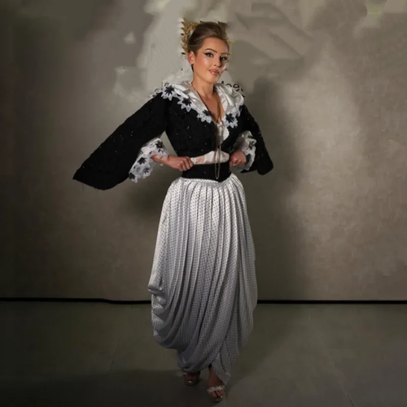 Traditionelles albanisches Abendkleid mit V-Ausschnitt und langen Ärmeln, Kakula, neues gepunktetes Damen-Ballkleid, luxuriöses Partykleid, maßgeschneidert