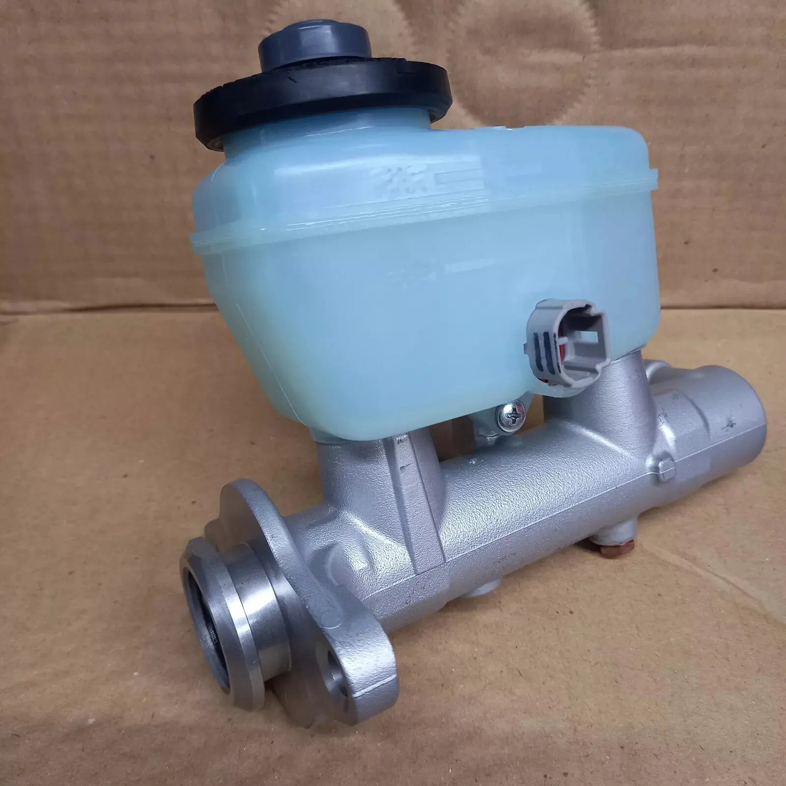 

47201-60530 47201 60530 4720160530 Suitable for FZJ80 HDJ80 HZJ80 4500 high quality brake master cylinder