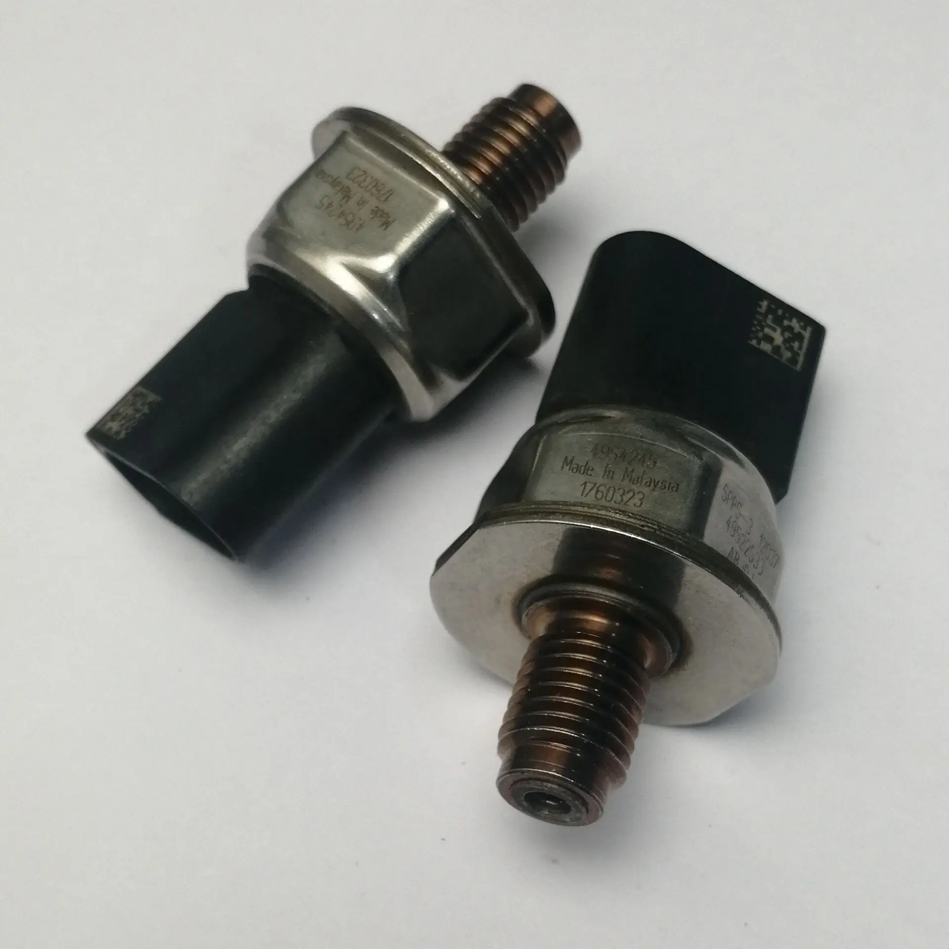 

Suitable for Tianlong Cummins engine oil rail common rail pressure switch sensor 5PP5-3 4954245