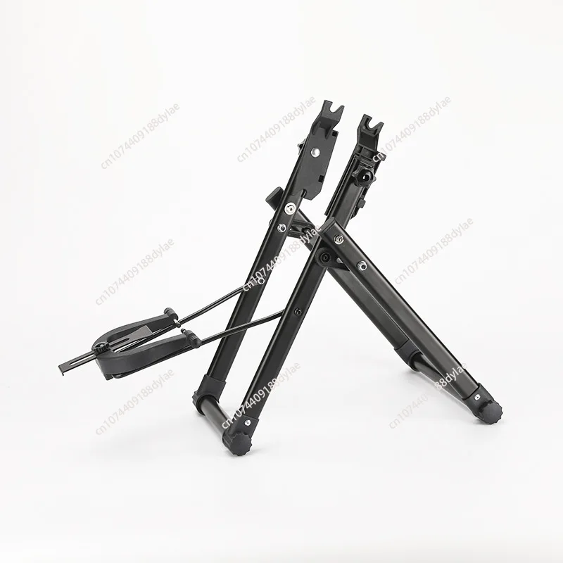 Folding bicycle rim table, repair tool, wheel hub aligner