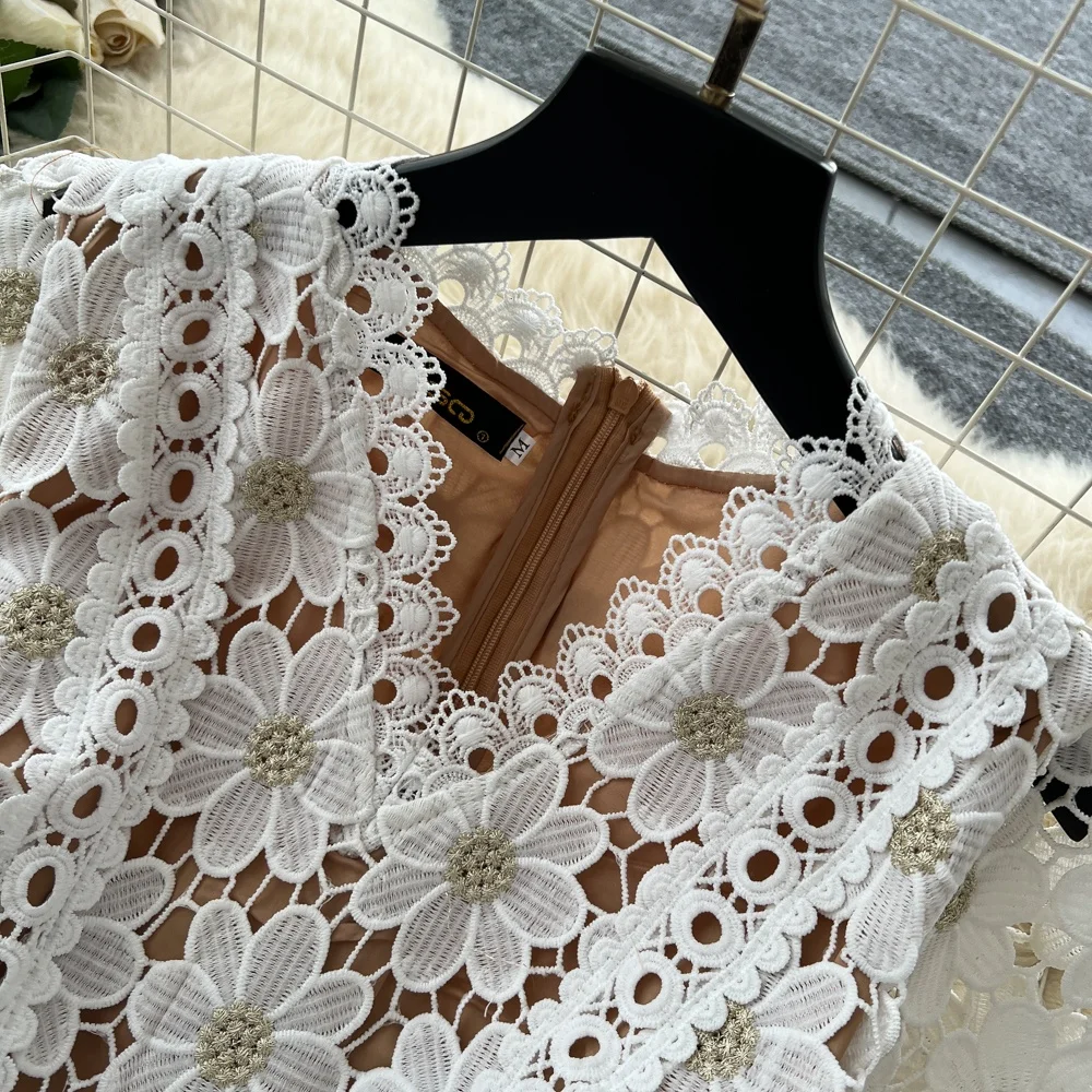 Clothland المرأة خمر فستان الدانتيل الأبيض نمط الأزهار الجوف خارج الخامس الرقبة ألف خط الإناث الرجعية فساتين متوسطة الطول Vestido QE301 #4