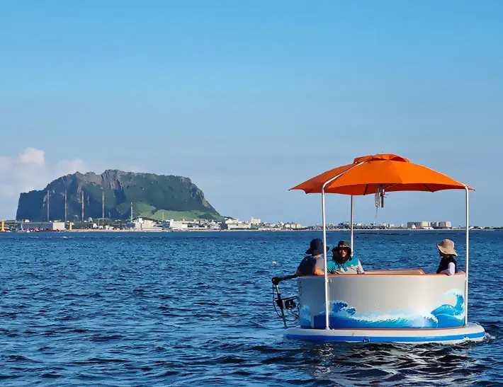 قارب دونات سحري قابل للنفخ يتسع لـ 6 أشخاص، شواية مائية، قارب دونات، حفلة عائمة على شكل جزيرة #5