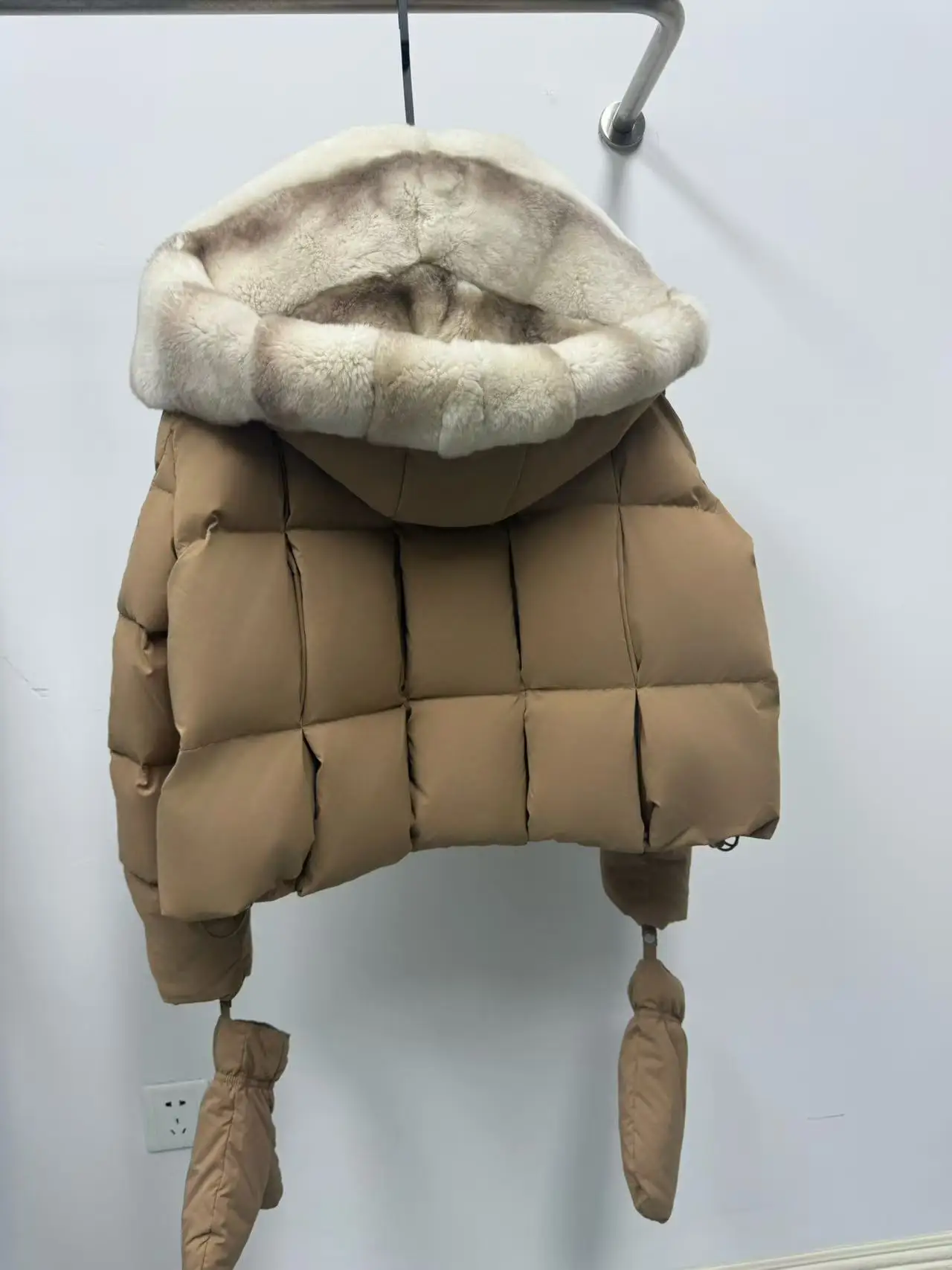 Winter 2025 Women's ort Puffer Jaet White Goose down Fur Collar Hat Inteated Casual Gloves Outerwear Korean Sle