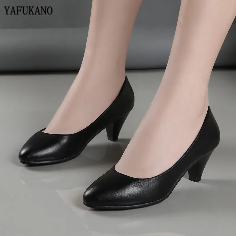 Plus Size 34-42 Women Leather Mid Heel Pumps 2024 New High Quality Shoes Classic Black High Heels Shoes for Office Ladies Shoes