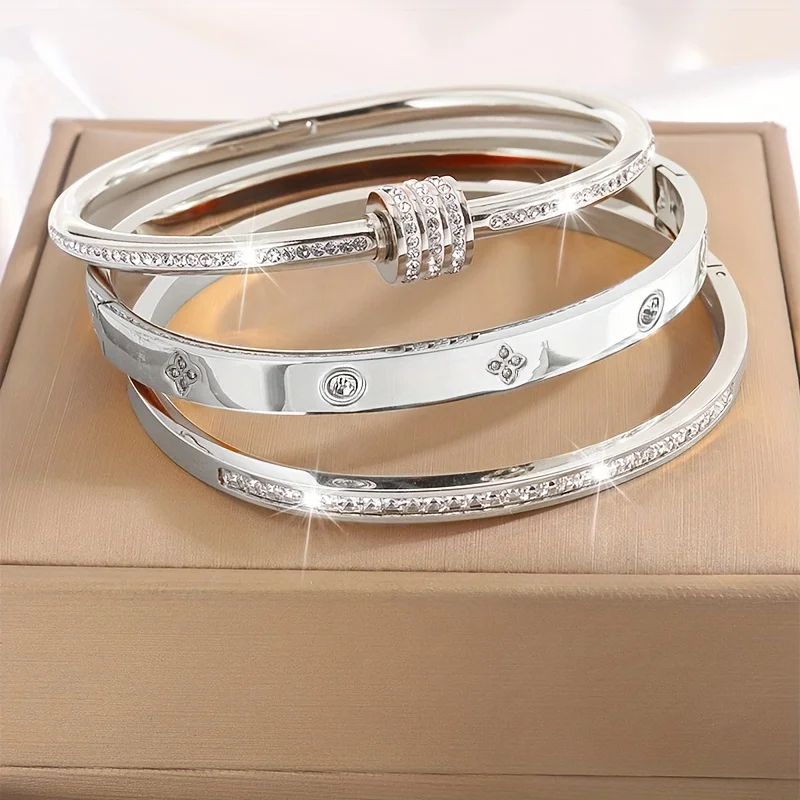 3-Piece Set of Exquisite and Stylish Stainless Steel Bracelets, Classic and Versatile, Perfect for Casual Wear and Party Outfits