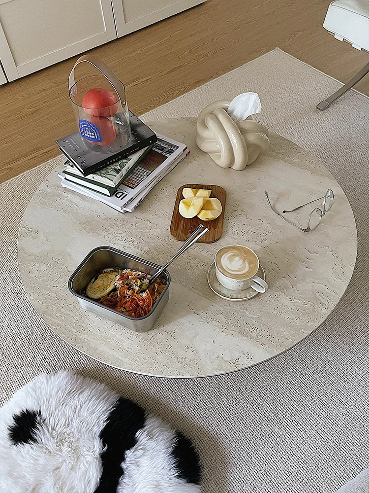 

Круглый журнальный столик из массива дерева с отверстиями