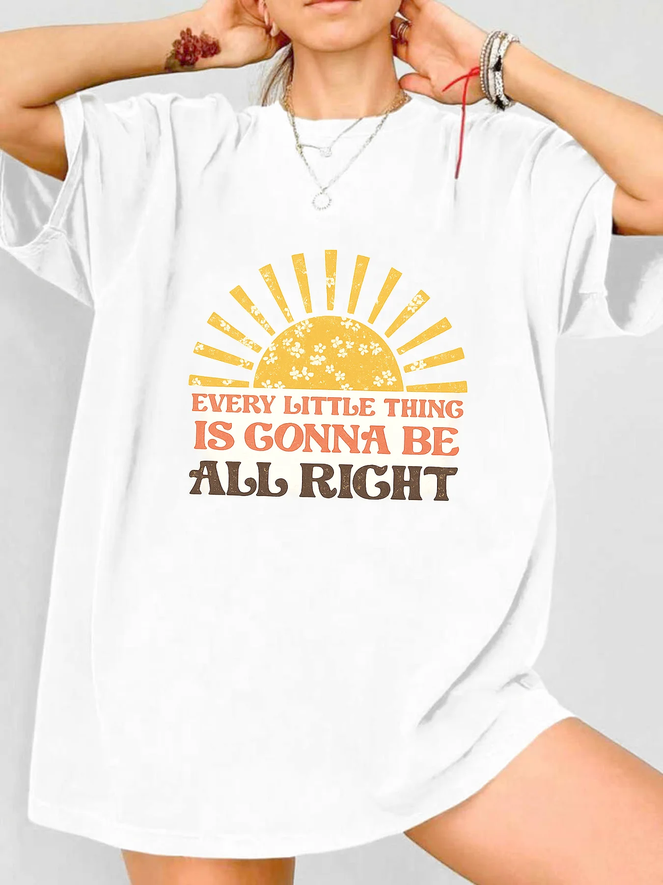 

【WDS00127】Женская футболка больших размеров с круглым вырезом, короткими рукавами, эластичными полурукавами и модными принтами.