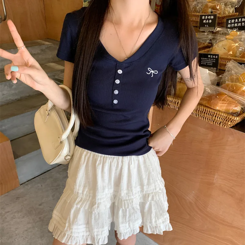 

2025 японская футболка с принтом банта, женская футболка с v-образным вырезом, сексуальный укороченный топ на пуговицах, темно-синяя корейская мода, винтажная футболка Y2K, женская вышивка
