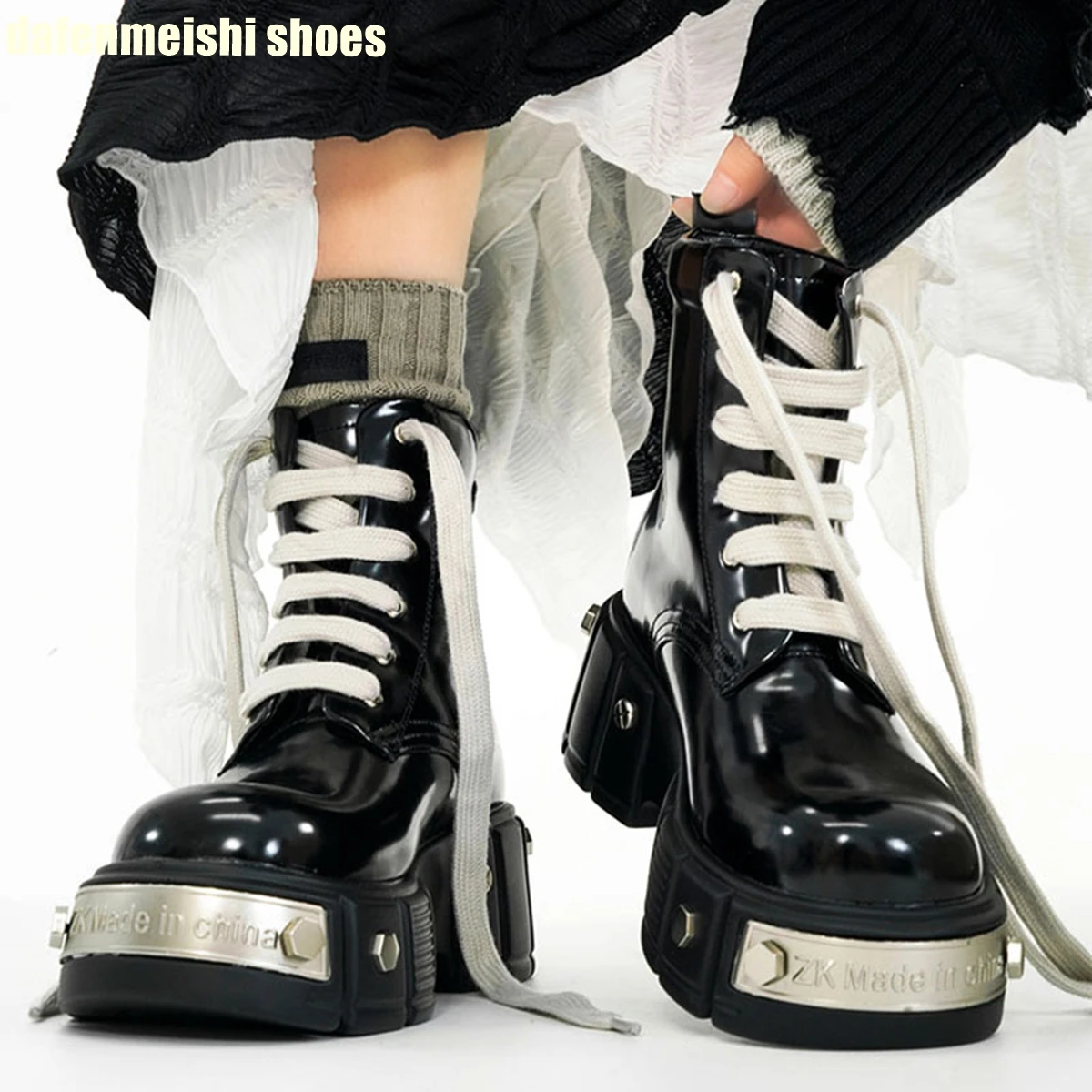 

Metal Rivet Platform Women Boots Patent Leather Lace Up Novelty Fashion Motorcycle Boots 2025 Winter New High Top Ankle Boots