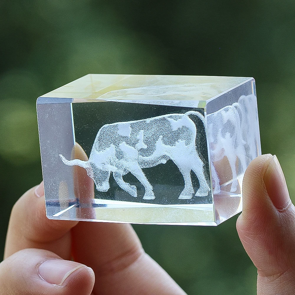 Exquisite Mini 3D Inside - Carved Cow Ornament Crystal Glass Cube Art Sculpture A Creative and Thoughtful Gift for Friends