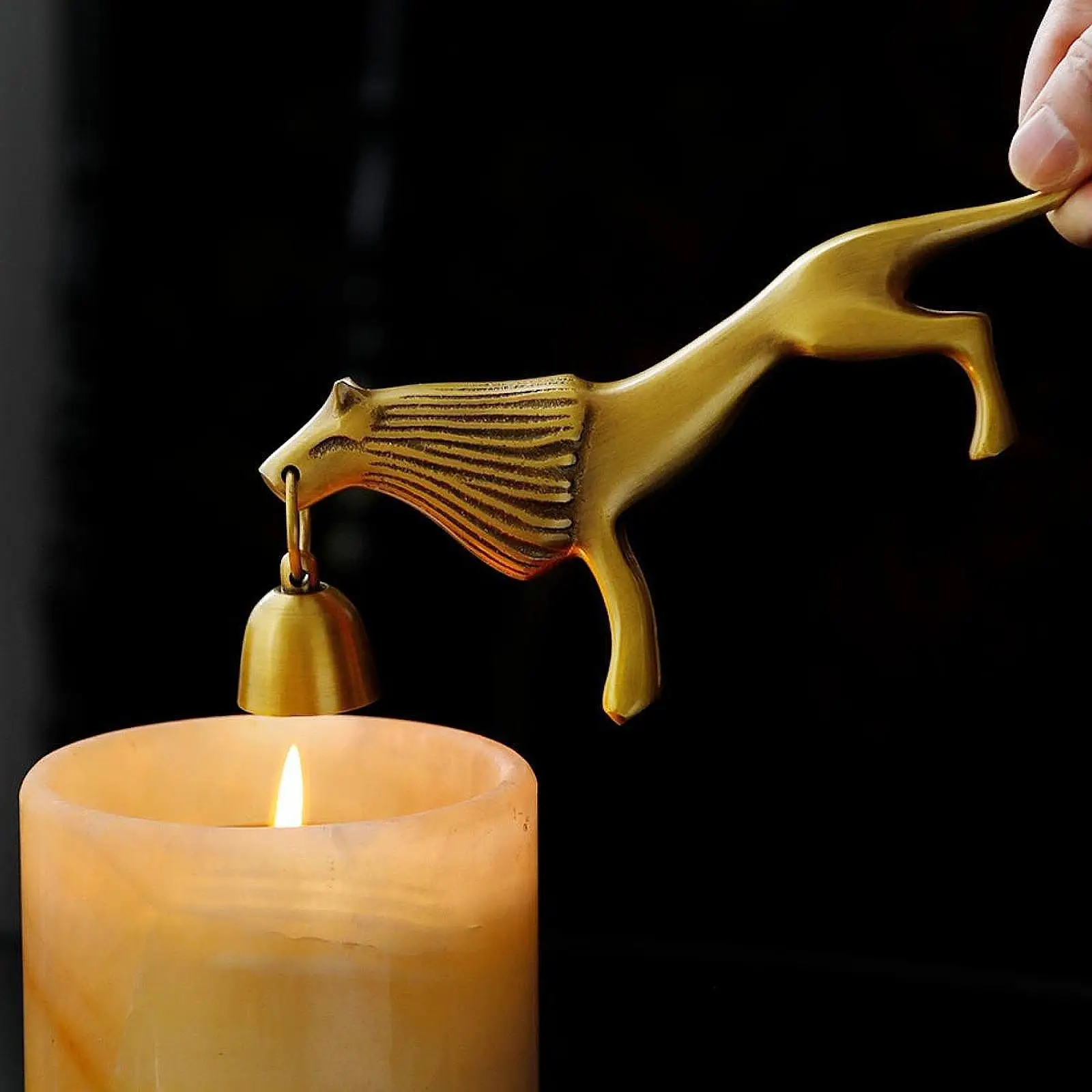 

Латунный огнетушитель для свечей с дизайном льва и колокольчика 21,5x9,5x2,5 см, прочный инструмент для декора каминной свечи