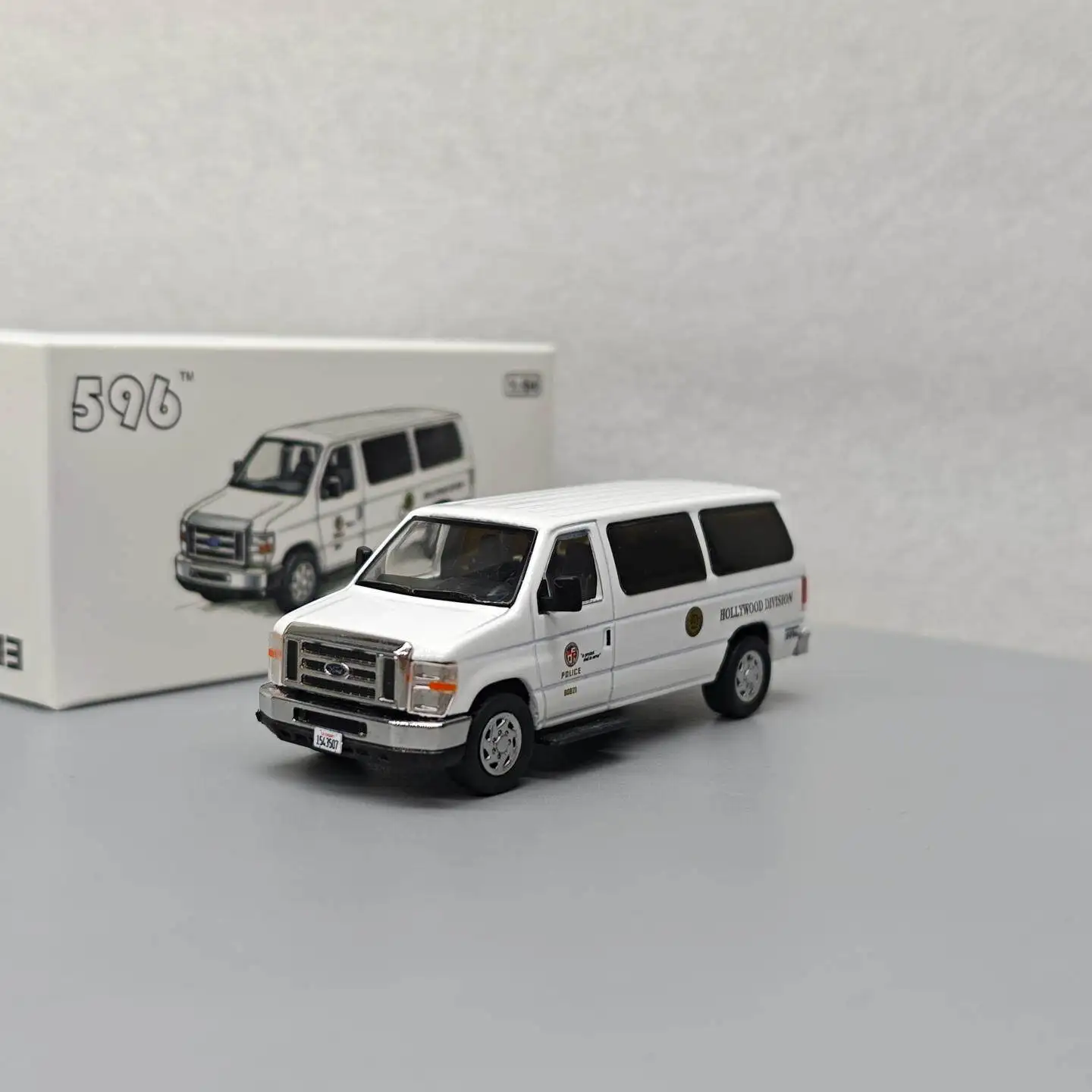 

596 1:64 Ford E-Series Vans LAPD 596-103 Коллекционная модель автомобиля из литого под давлением сплава