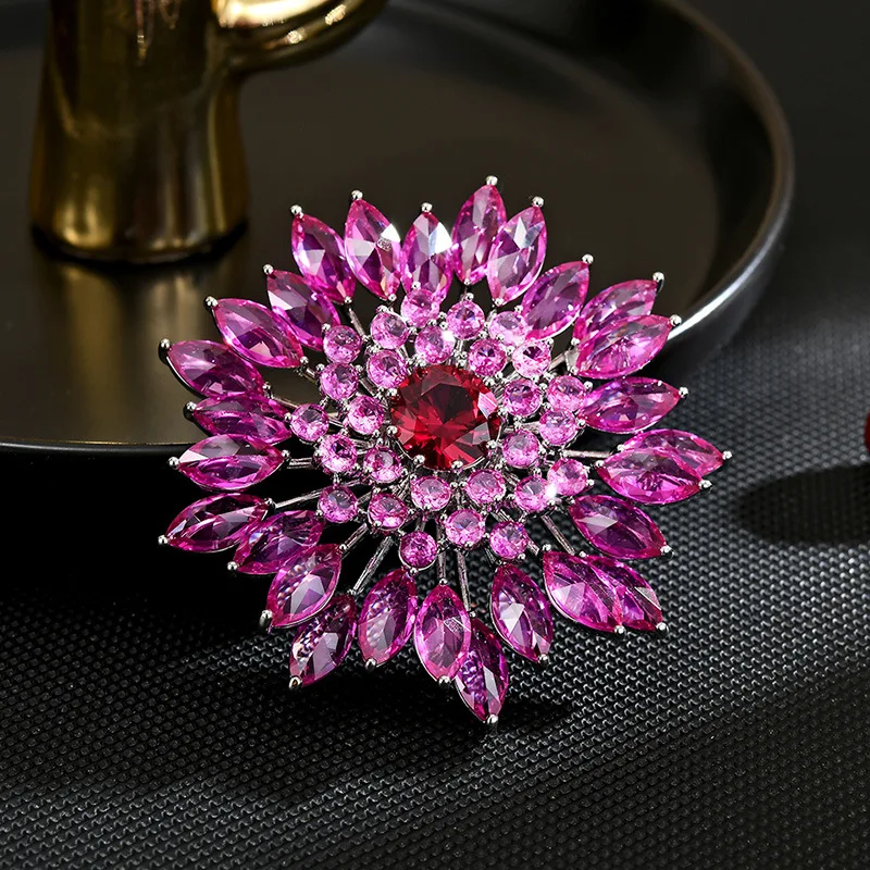 spilla-da-donna-di-lusso-leggero-con-zirconi-micro-incastonati-design-girasole-multistrato-scintillante-accessorio-di-alta-gamma-per-cappotti-e-completi