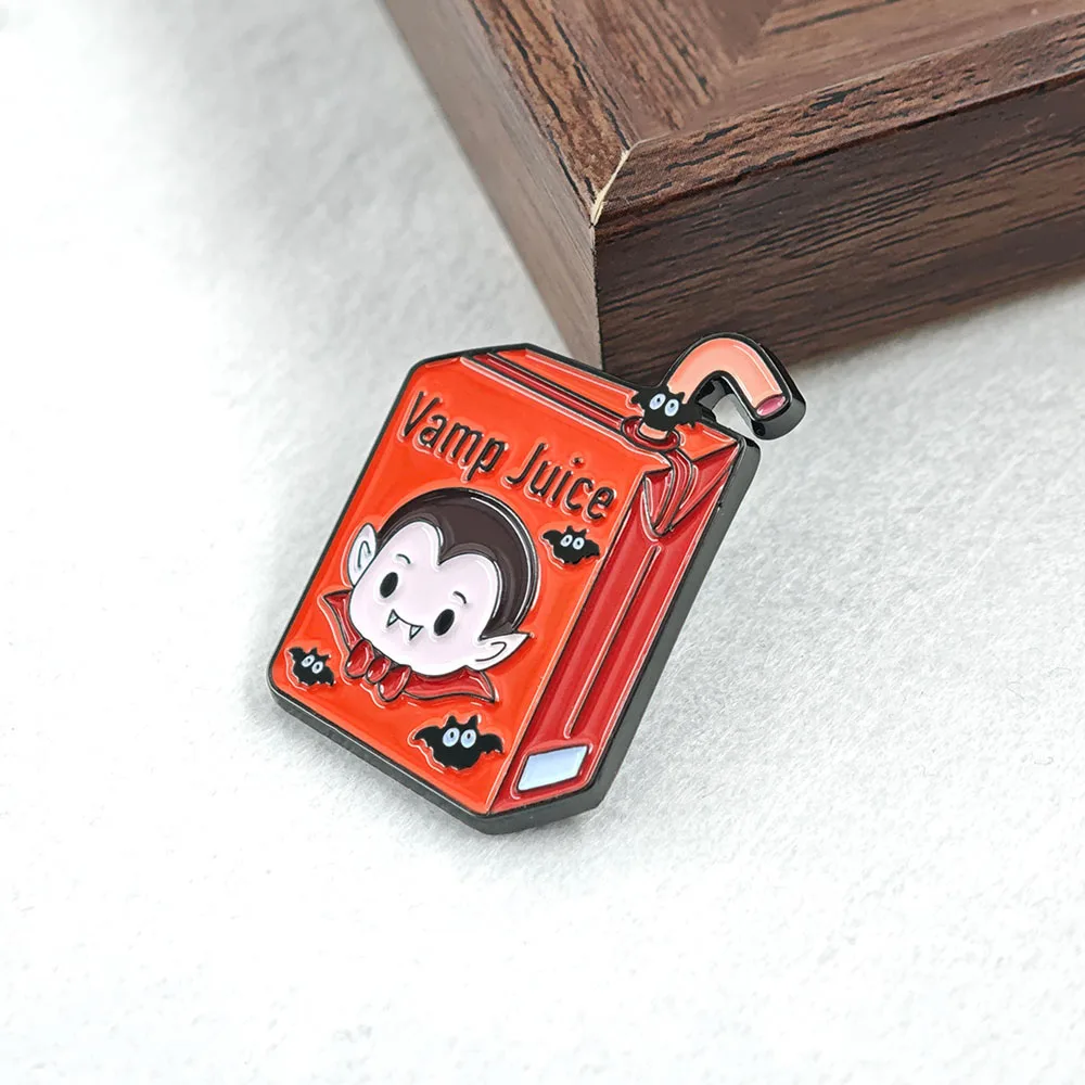 Niedliche Vampir-Emaille-Pin, Vamp-Saftbox-Brosche, lustiges Cartoon-Fledermaus-Revers-Abzeichen, gruseliger Gothic-Schmuck, Halloween-Geschenk für Freunde – Detail 10