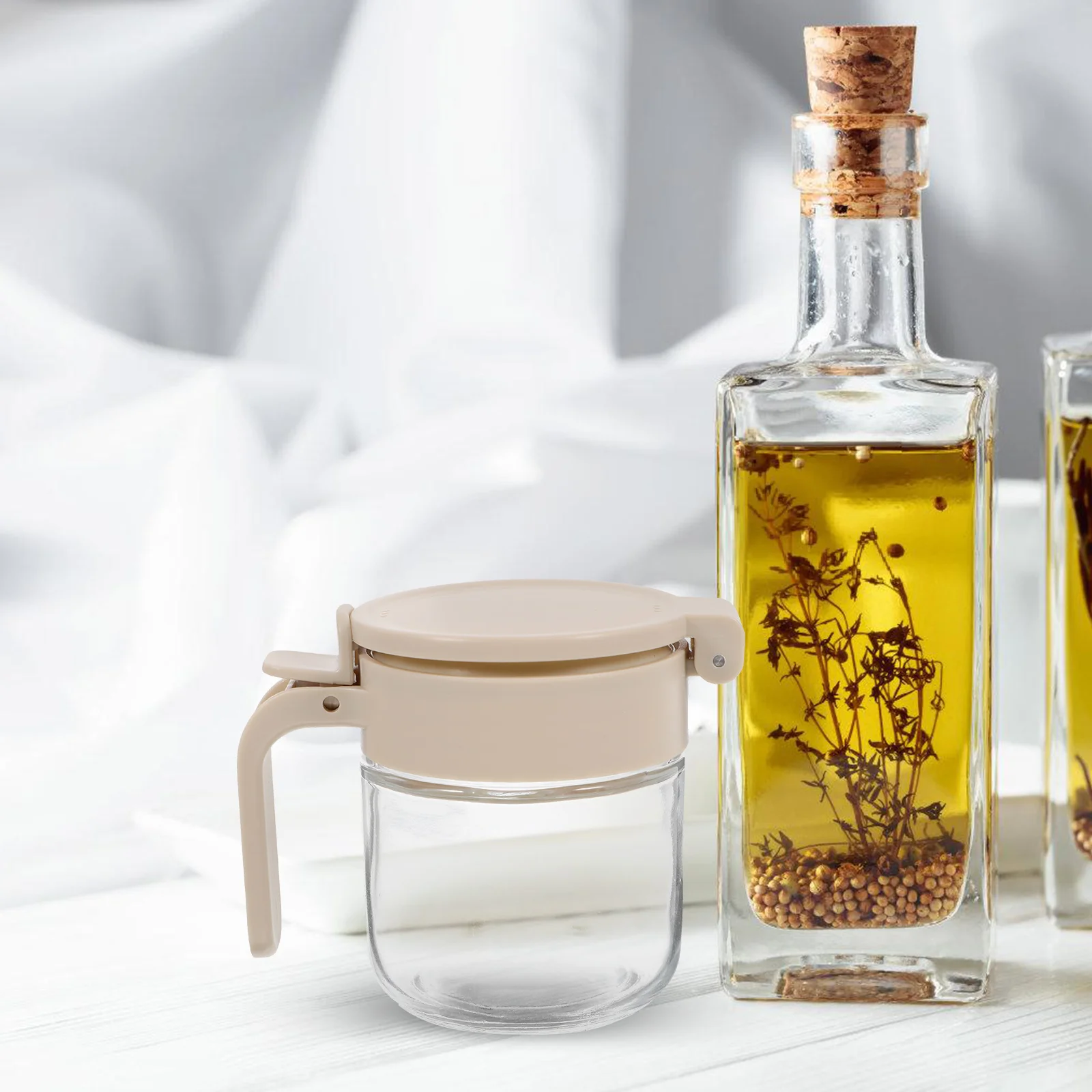 

Clear Glass Seasoning Bottle with Handle and Spoon Easy to Clean Perfect for Household Kitchen Restaurant Dining Room