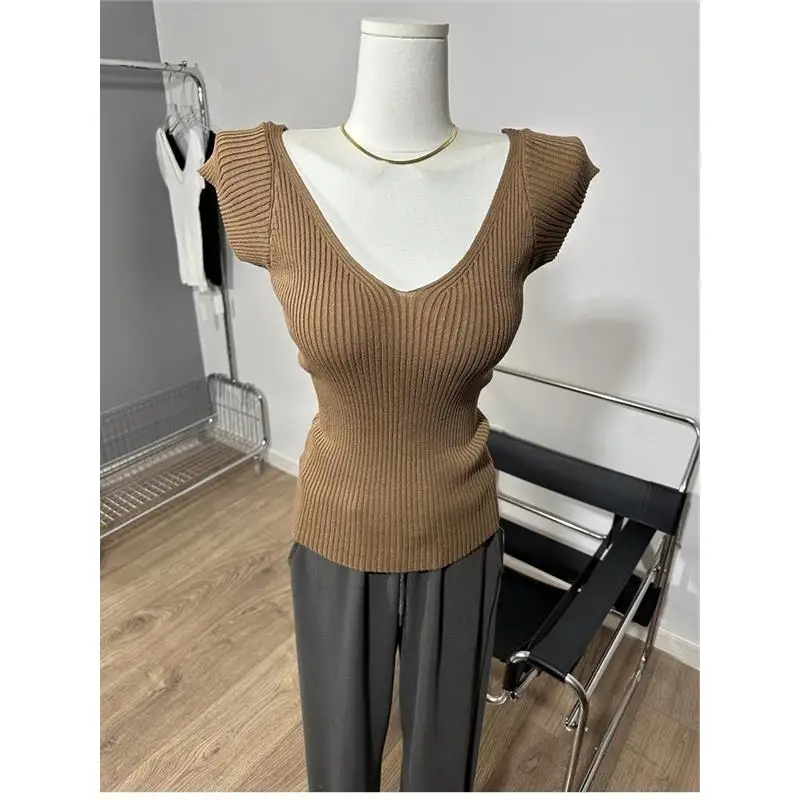 

Женская модная укороченная футболка Slim Fit из триацетатного волокна с глубоким V-образным вырезом и рукавами-крылышками, весенняя коллекция