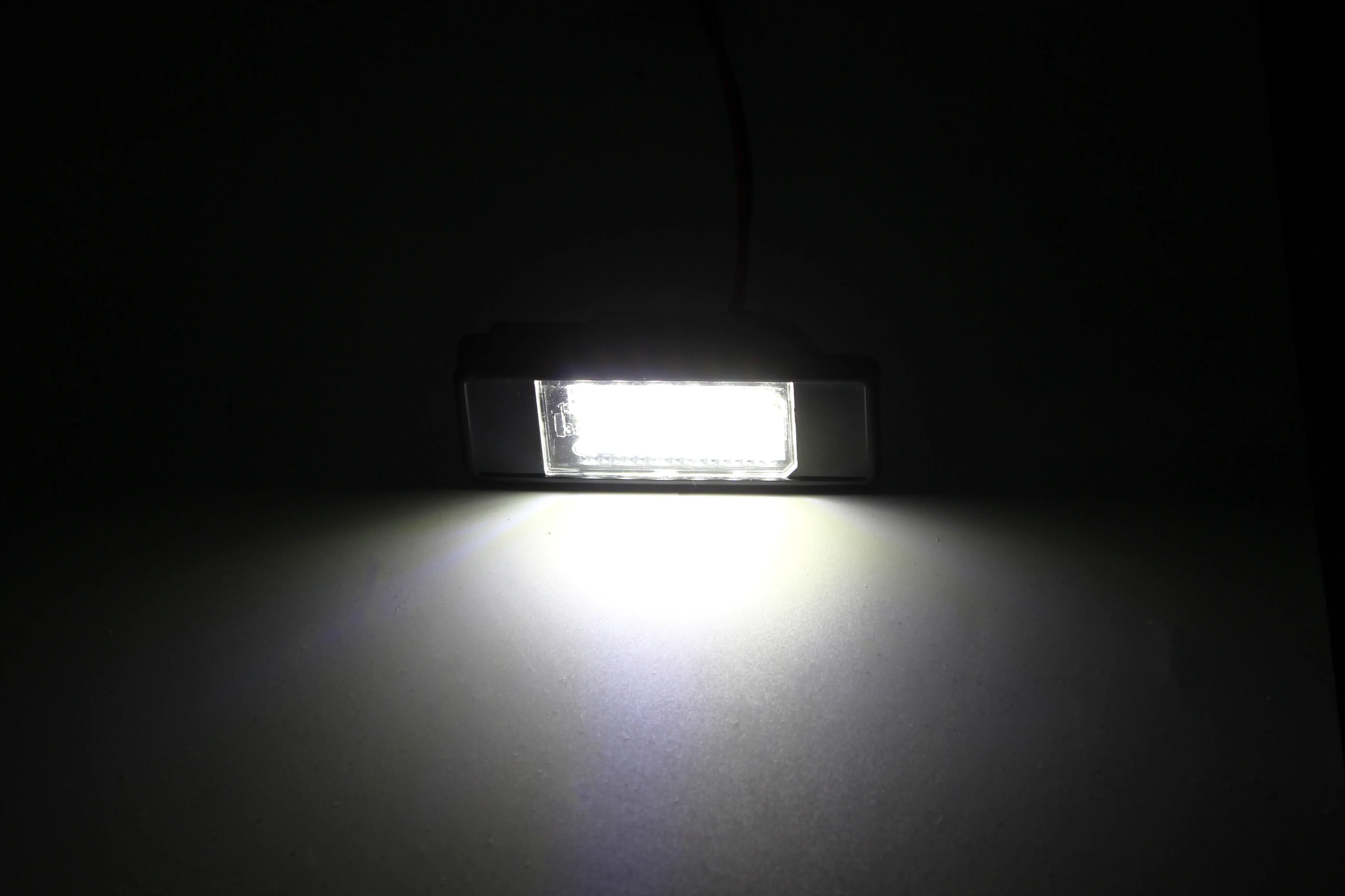 ضوء لوحة ترخيص LED لنيسان X-Trail T30 T31 قاشقاي J10 J11 Primera P12 باثفندر R51 Juke F15 ضوء لوحة الترخيص