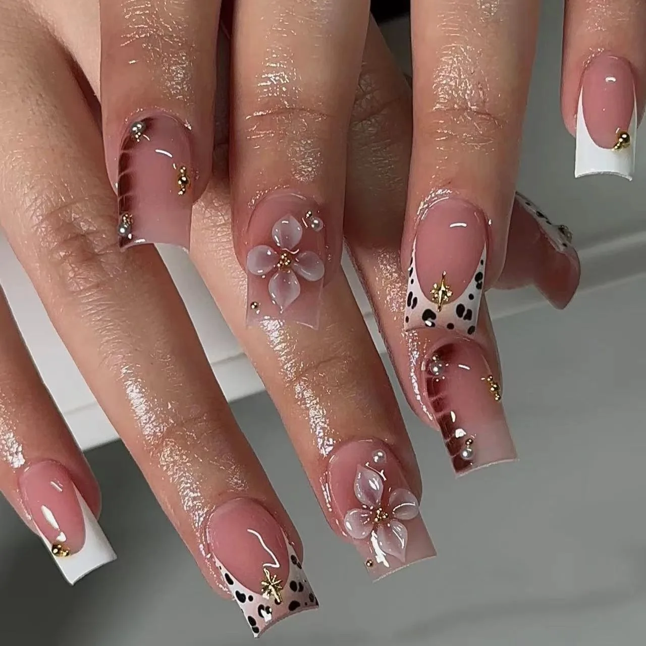 

3D Medium Square fake Nails for women girls fashion Leopard Flower Butterfly Knot design French frame Press-On False Nails art