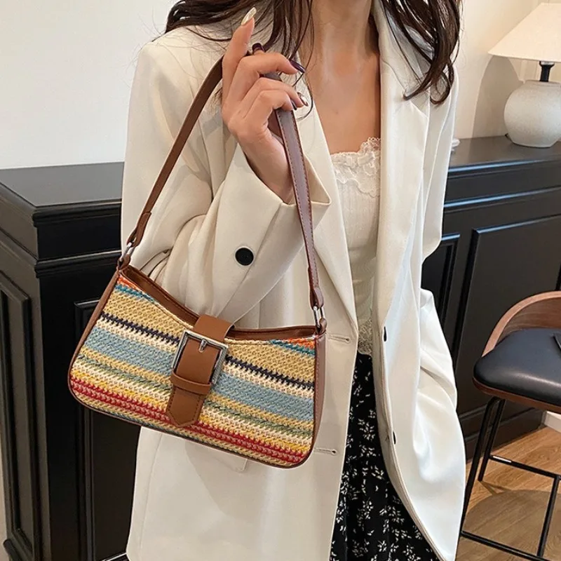 Mode Regenboog Gras Geweven Schoudertas Dames Banket Tas 2025, Lente Nieuwe Lichte Luxe Schoudertas met Okseltas