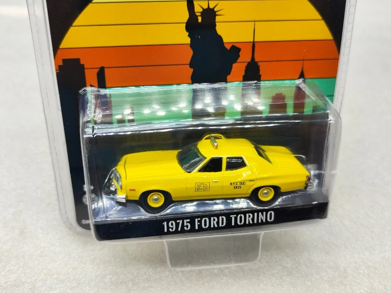 1:64 1975 Ford Torino Taxi High Simulation Diecast Car Metal Alloy Model Car kids toys collection gifts W697