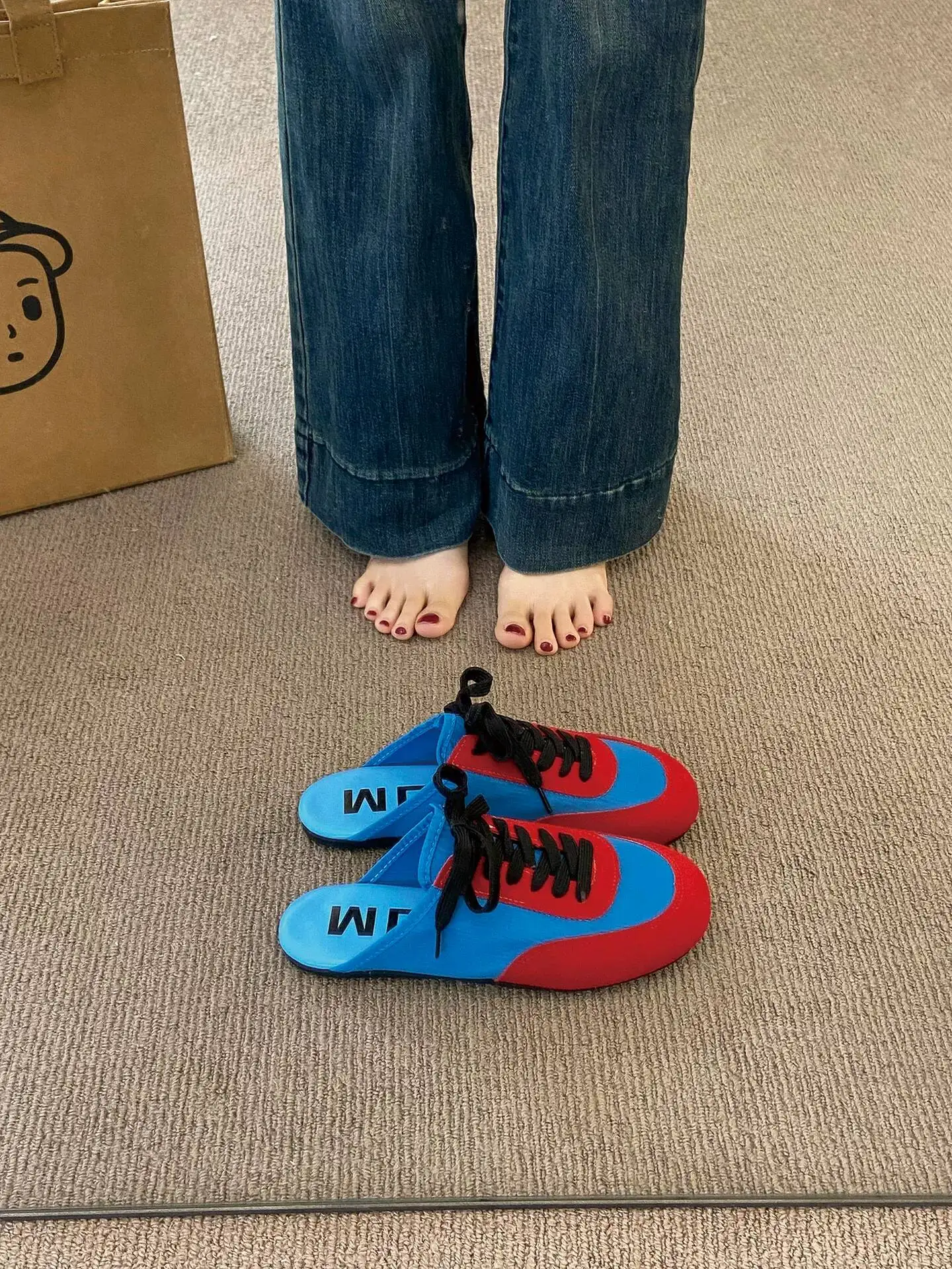2026 Hit Runway Women Color Block Mules Red Blue Contrast Lace up Closed Toe Slip On Slides Flat Lazy Outdoor Slippers Trendy