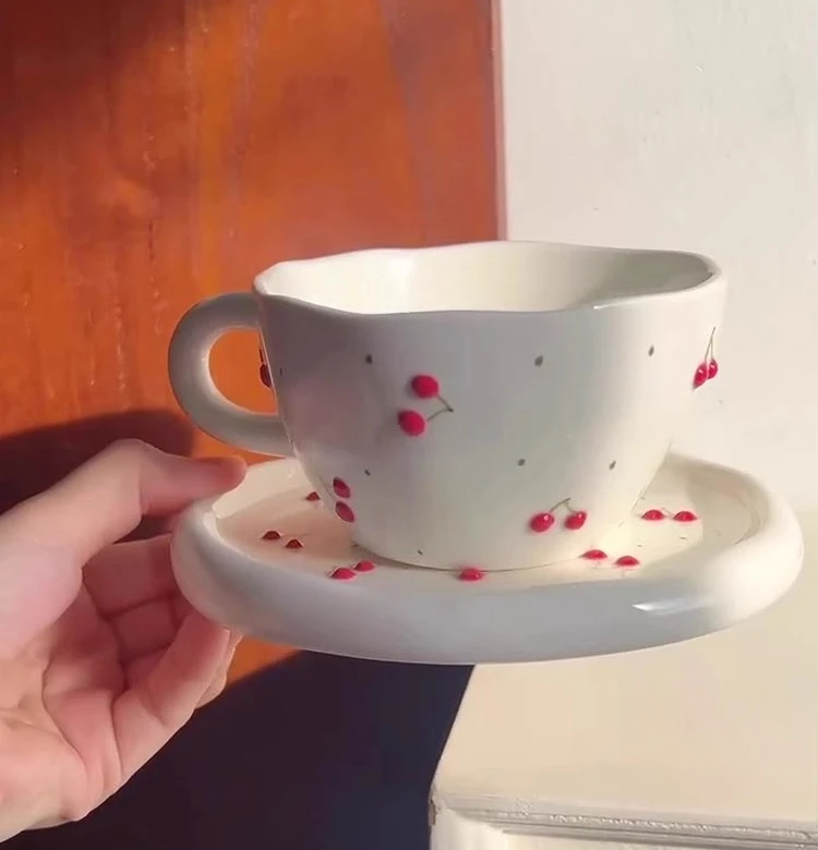 

Hand-squeezed hand-painted cherry coffee cup exquisite coffee cup saucer