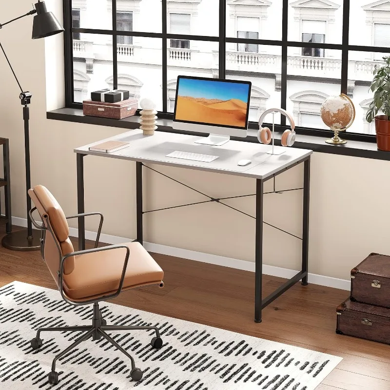 31 Inch Computer Desk, Small Office Desks with Hook, Modern Home, Writing, PC Table,  White