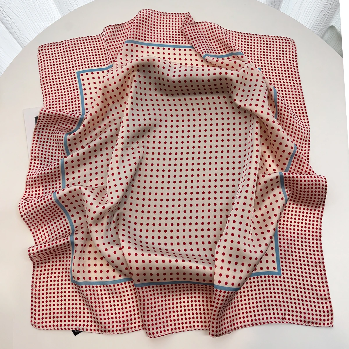 ドットプリント女性用スクエアスカーフシルク風ネッカチーフバンダナレディース春ショールスカーフラップヘッドスカーフヘアバンドタイ