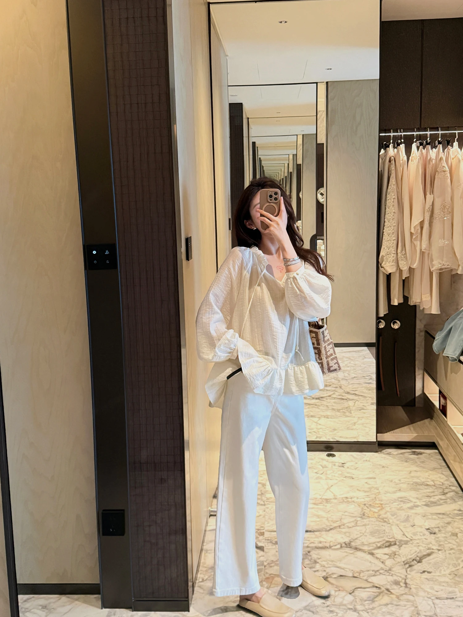 

YUYU WANG Faionable V-ne Casual irt Wooden Collar Spring Summer New Sle Breathable Comfortable Nylon Women's irt