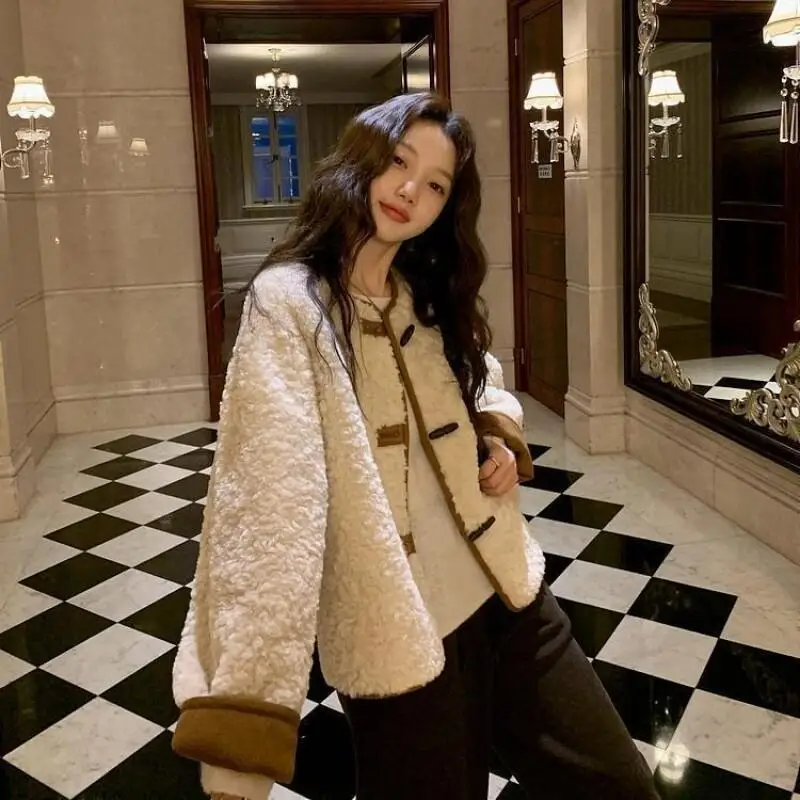 

Women Winter Coat Fur Coat Women Winter Two Sided Wear Lamb Wool Leather Suede Short Eco Friendly Fur Top Material Wool