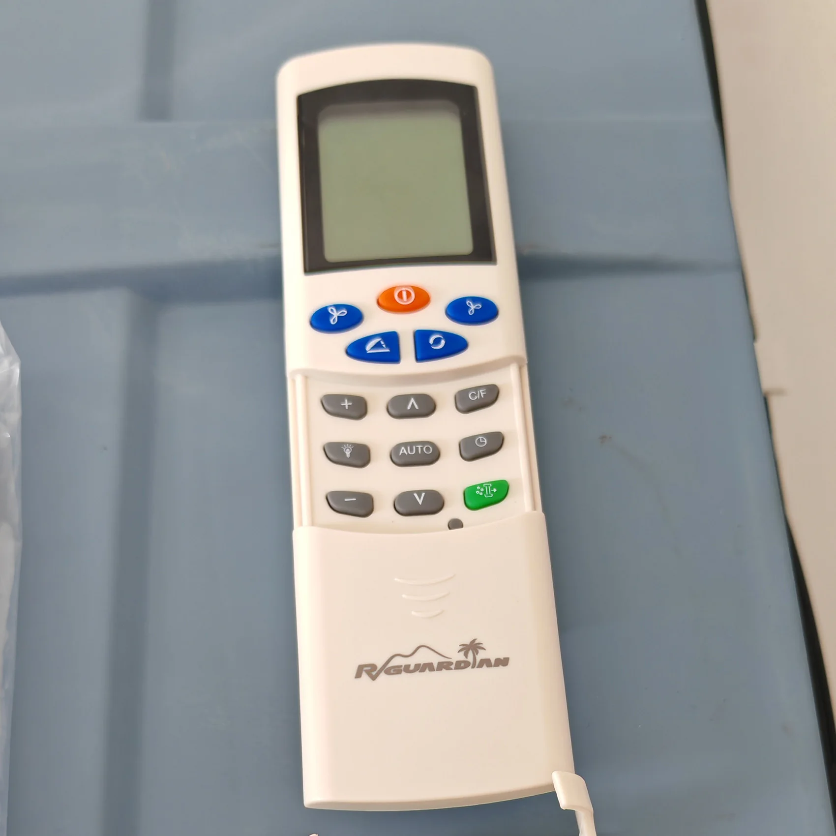 Remote Control Air Ventilation with 10-Speed Fan and Rain Sensor for RV Caravan and Camper Shower Rooms (CE Certified)