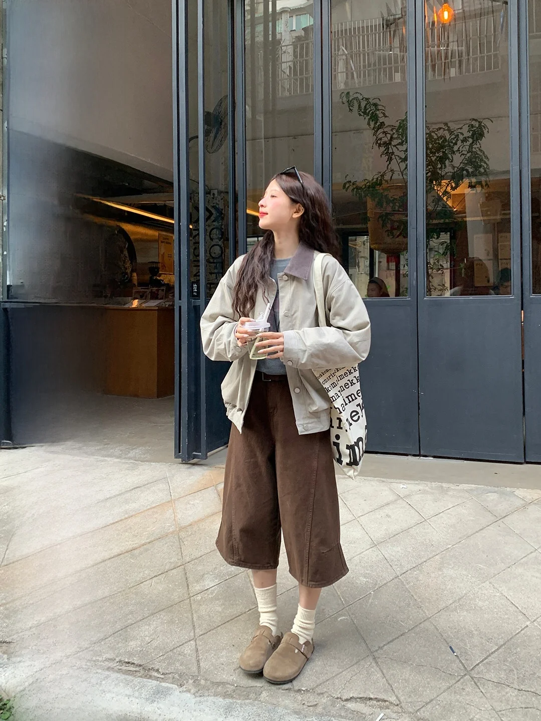 

Женская весенняя модная куртка Land Xiao Tu Tang в винтажном стиле с контрастным вельветовым воротником, свободного кроя, в стиле рабочей одежды