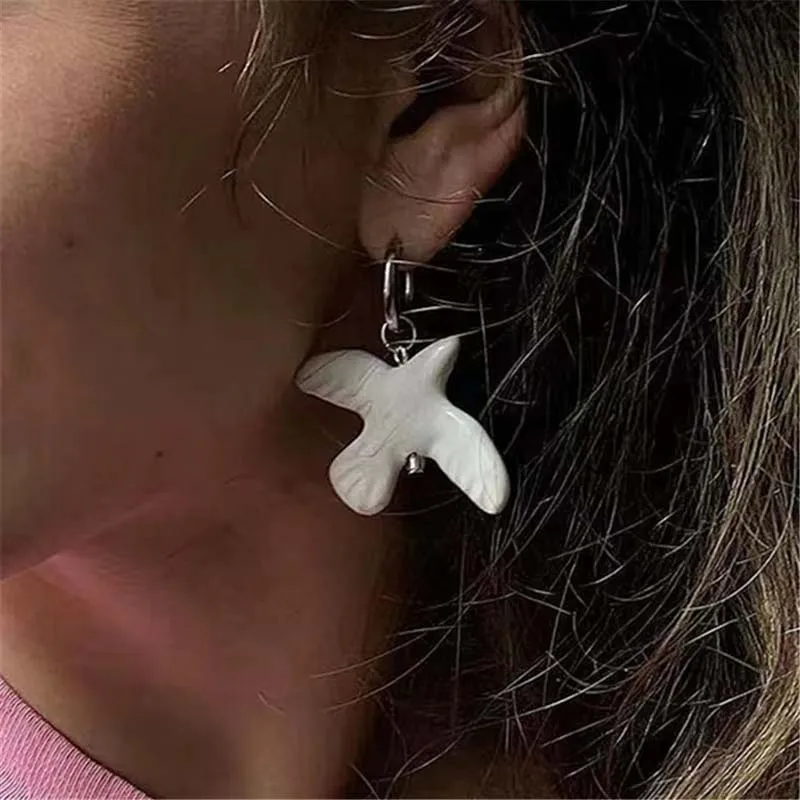 Fashion White Peace Dove Hoop Earrings For Women Girls Simple Metal Geometric Round Personality Earrings Jewelry Gift