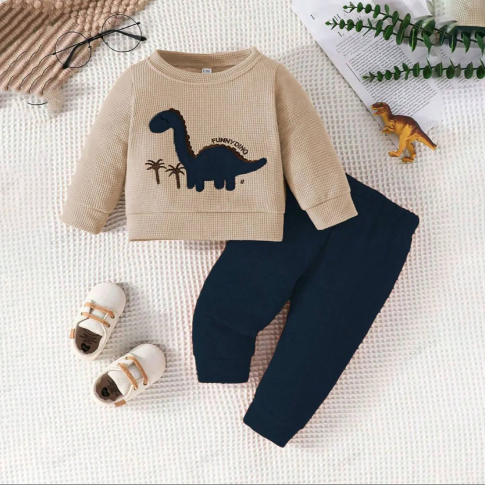 

Boy Outfit with Bow Tie Toddler Baby Boys Fall Winter Clothes Pullover Sweatshirt Long Sleeve Shirts And Pants 2 Outfit Clothe