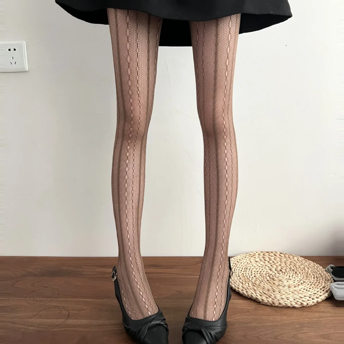 

Personality Vertical Stripes Oval Hollow Out Mesh Women's Pantyhose Thin Sexy Retro Multi-Coloured Tights Wholesale