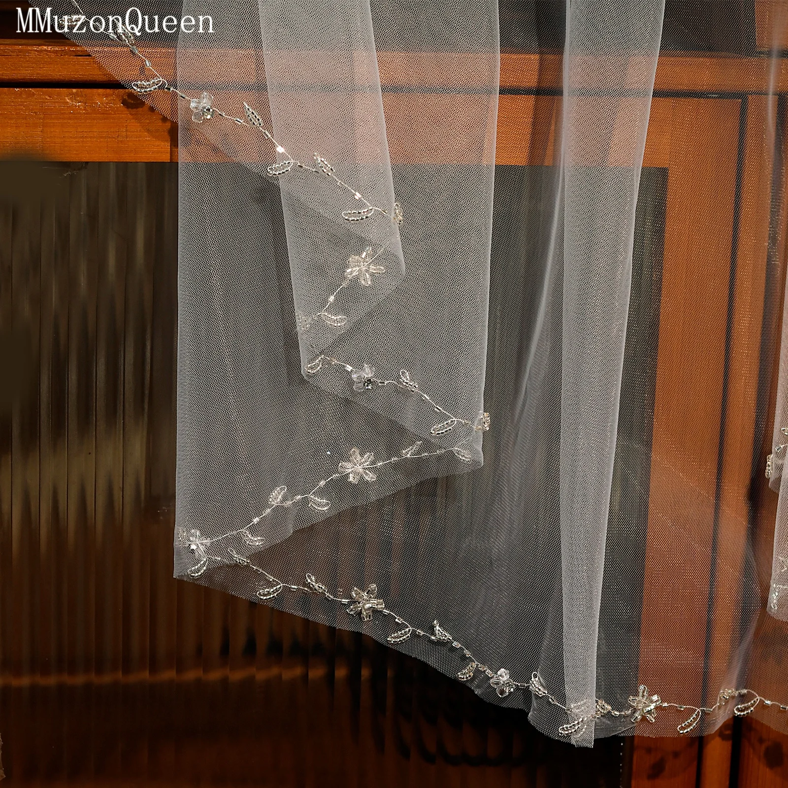 

TOPQUEEN Сверкающая хрустальная фата с одним горным хрусталем, элегантный свадебный аксессуар, хрустальные листья, виноградная лоза, расшитая бисером V127