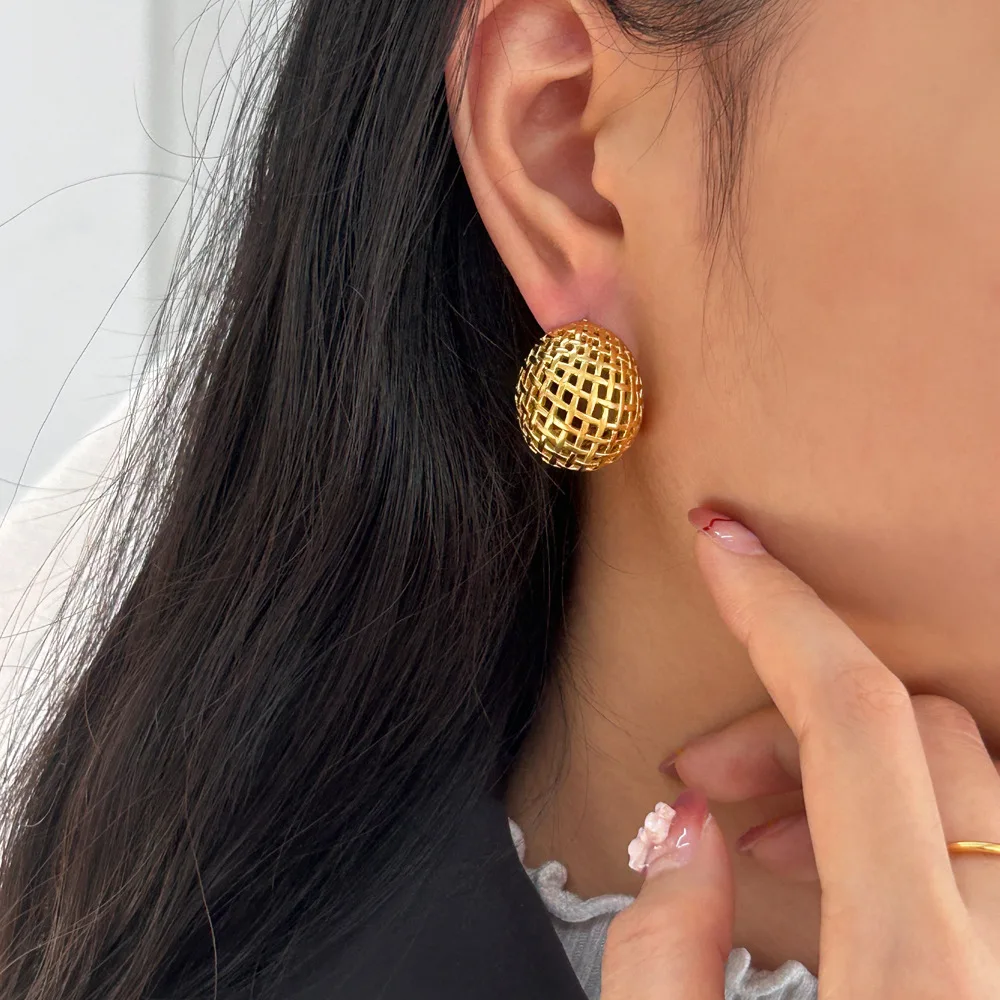 DIY accessories Korean explosion temperament lazy personality INS rhombus weaving hollow titanium steel gold-plated round spheri